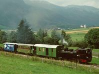 Erster Waggon vor der Dampflok 298.56. Foto: Markus Strässle